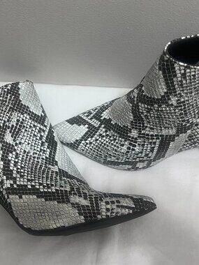 Bamboo Snakeskin Print Ankle Boots Size 9